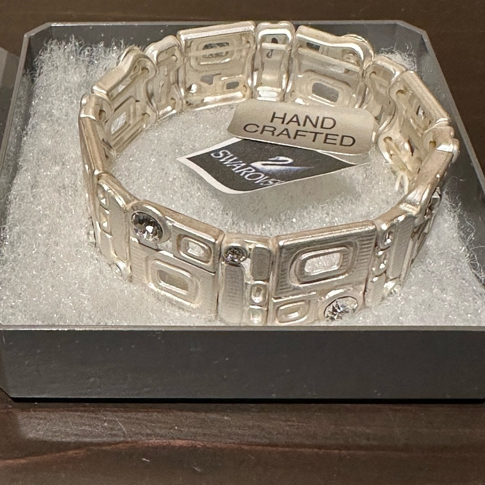 Brand new handmade Swarovski stretch bracelet in silver.